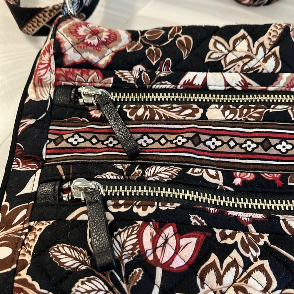 Vera Bradley triple zip
Hipster purse. EUC! - Picture 3 of 6